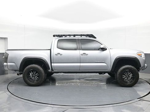 Used 2021 Toyota Tacoma TRD Off-Road image 15