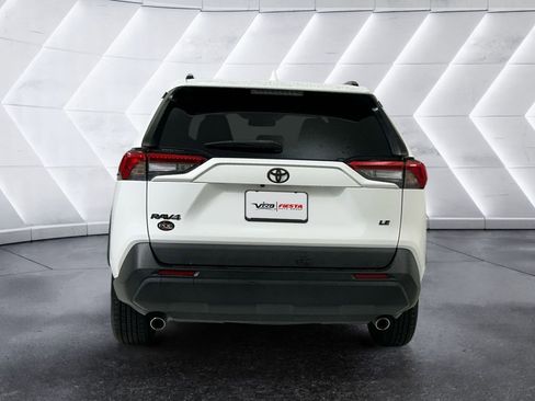 Used 2021 Toyota RAV4 LE FWD image 5