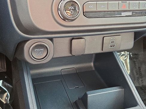 Used 2025 Ford Maverick Lobo image 28