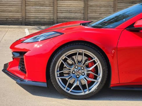 Used 2024 Chevrolet Corvette Z06 RWD image 16