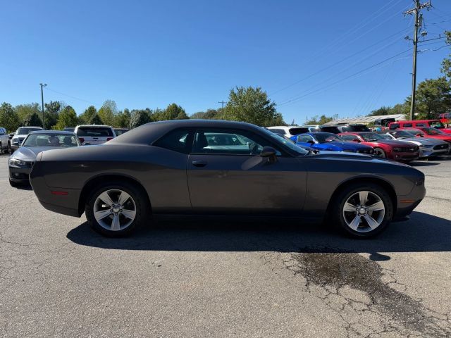 Used 2016 Dodge Challenger SXT RWD image 4