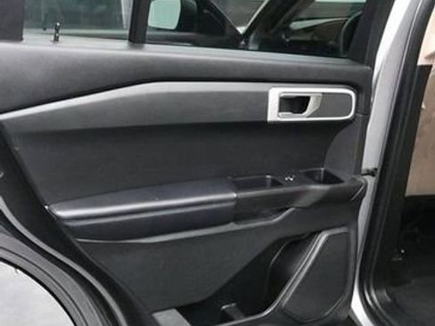 Used 2021 Ford Explorer Base image 17