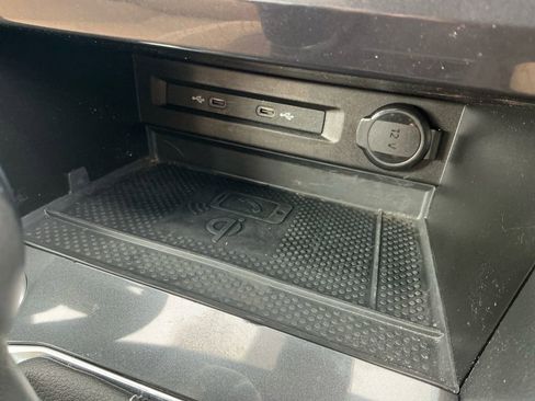 Used 2023 Volkswagen Tiguan SE w/ Panoramic Sunroof Package image 17