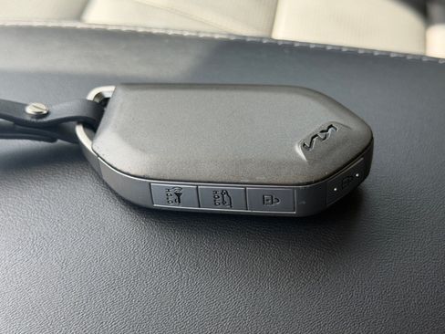 Used 2025 Kia Telluride SX w/ SX Captain's Chair Package FWD image 46