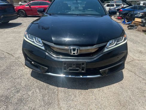 Used 2017 Honda Accord Touring image 2