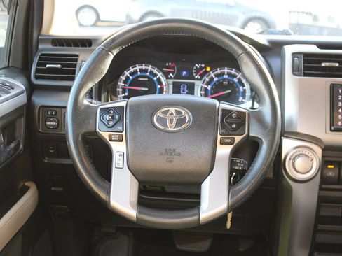 Used 2018 Toyota 4Runner SR5 Premium RWD image 22