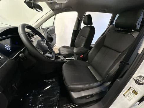 Certified 2023 Volkswagen Tiguan SE image 17