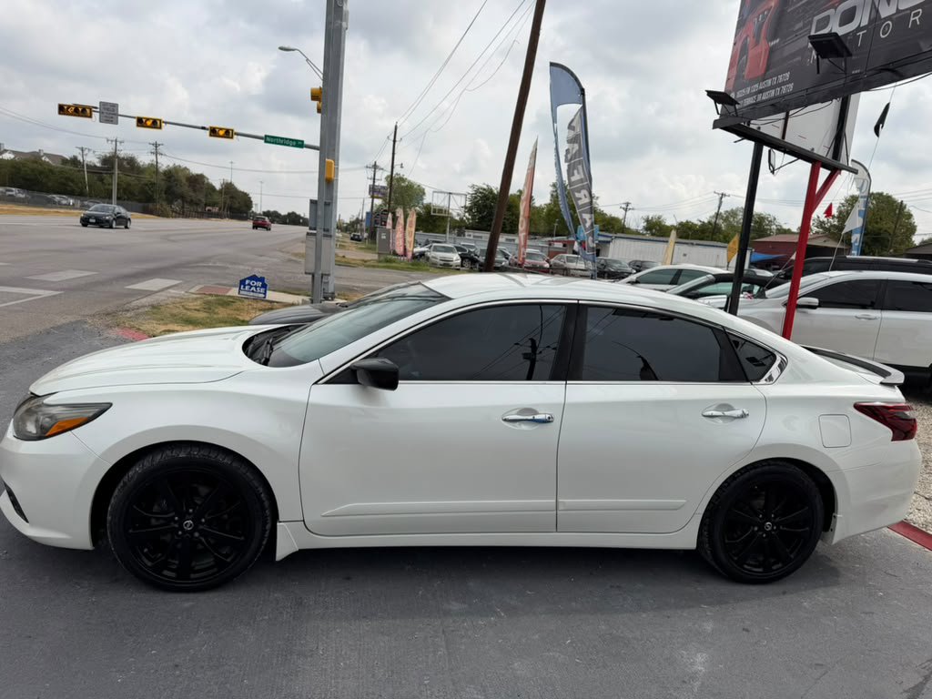 Used 2017 Nissan Altima 2.5 SR w/ Midnight Edition Package FWD image 7