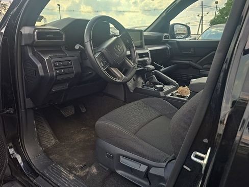 Used 2025 Toyota 4Runner SR5 AWD/4WD image 5