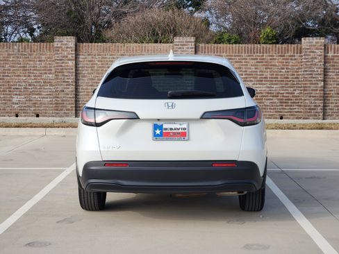 Used 2023 Honda HR-V LX image 7