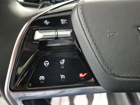 New 2026 Cadillac Vistiq Platinum w/ LPO, Floor Liner Package image 22