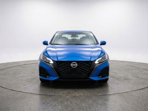 Used 2025 Nissan Altima 2.5 SV image 2