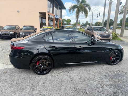 Used 2018 Alfa Romeo Giulia Ti Sport w/ Quick Order Package 22S Sport AWD/4WD image 6