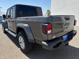 Used 2023 Jeep Gladiator Sport AWD/4WD video 3