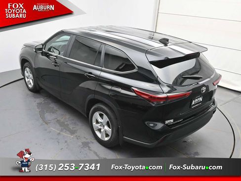 Used 2023 Toyota Highlander LE AWD/4WD image 26