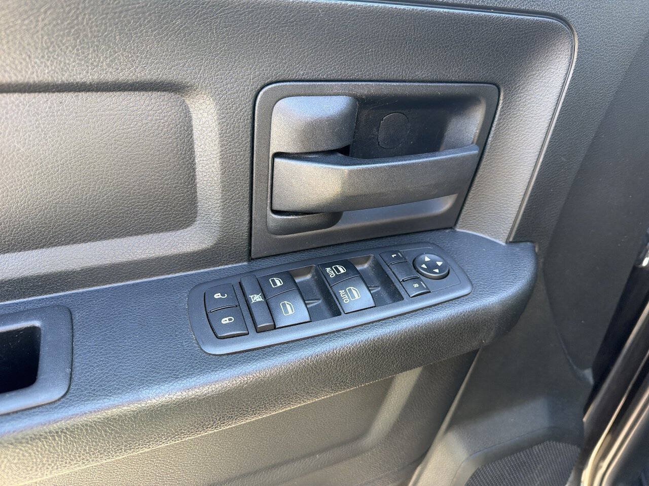 Used 2018 RAM 1500 Express AWD/4WD image 13
