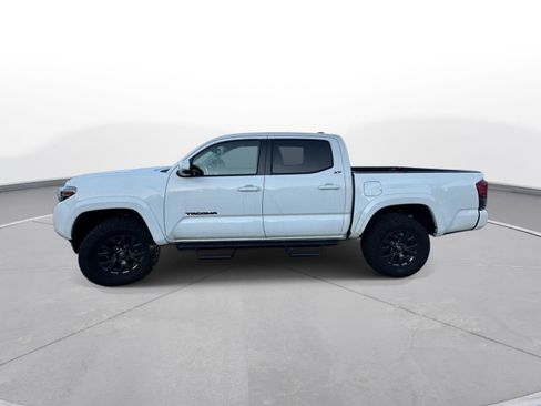Used 2023 Toyota Tacoma SR5 w/ Technology Package AWD/4WD image 9