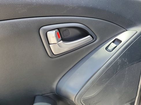 Used 2011 Hyundai Tucson GLS FWD image 11