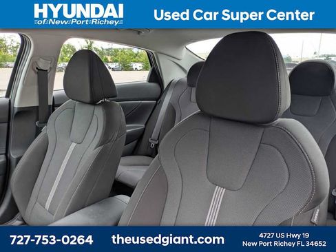 Used 2025 Hyundai Elantra SE w/ Cargo Package FWD image 7