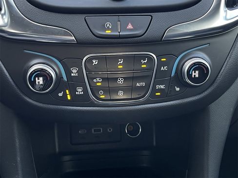 Used 2024 Chevrolet Equinox LT image 18