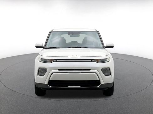Used 2025 Kia Soul LX w/ LX Technology Package FWD image 2