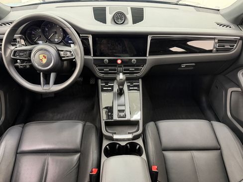 Certified 2025 Porsche Macan AWD/4WD image 16