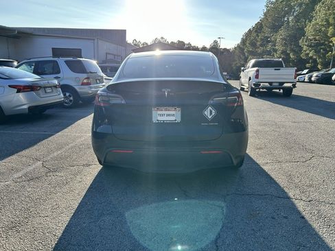 Used 2021 Tesla Model Y Long Range image 3