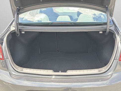 Used 2020 Hyundai Elantra SE FWD image 8