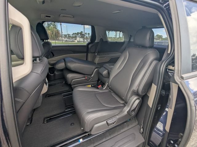 New 2026 Kia Carnival EX FWD image 14