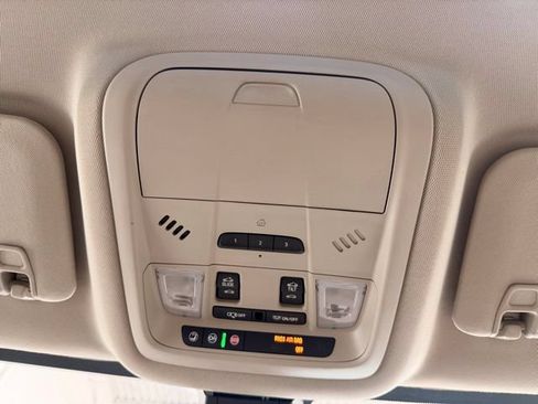 Used 2018 GMC Acadia Denali w/ Technology Package AWD/4WD image 41