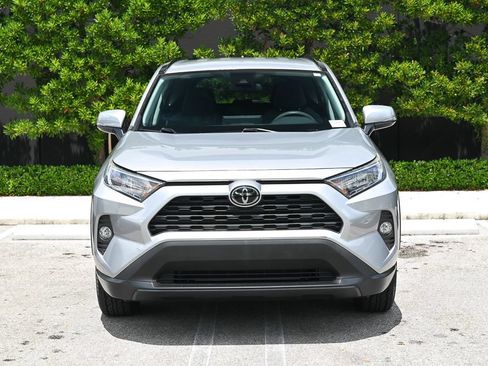 Used 2021 Toyota RAV4 XLE FWD image 2