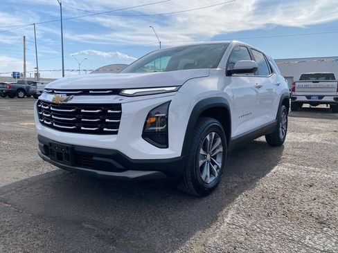 Used 2025 Chevrolet Equinox LT FWD image 2
