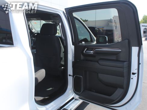 Used 2023 Chevrolet Silverado 1500 LT w/ Z71 Off-Road Package AWD/4WD image 23