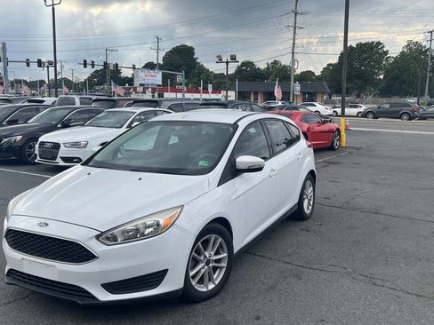 Used 2017 Ford Focus SE image 5