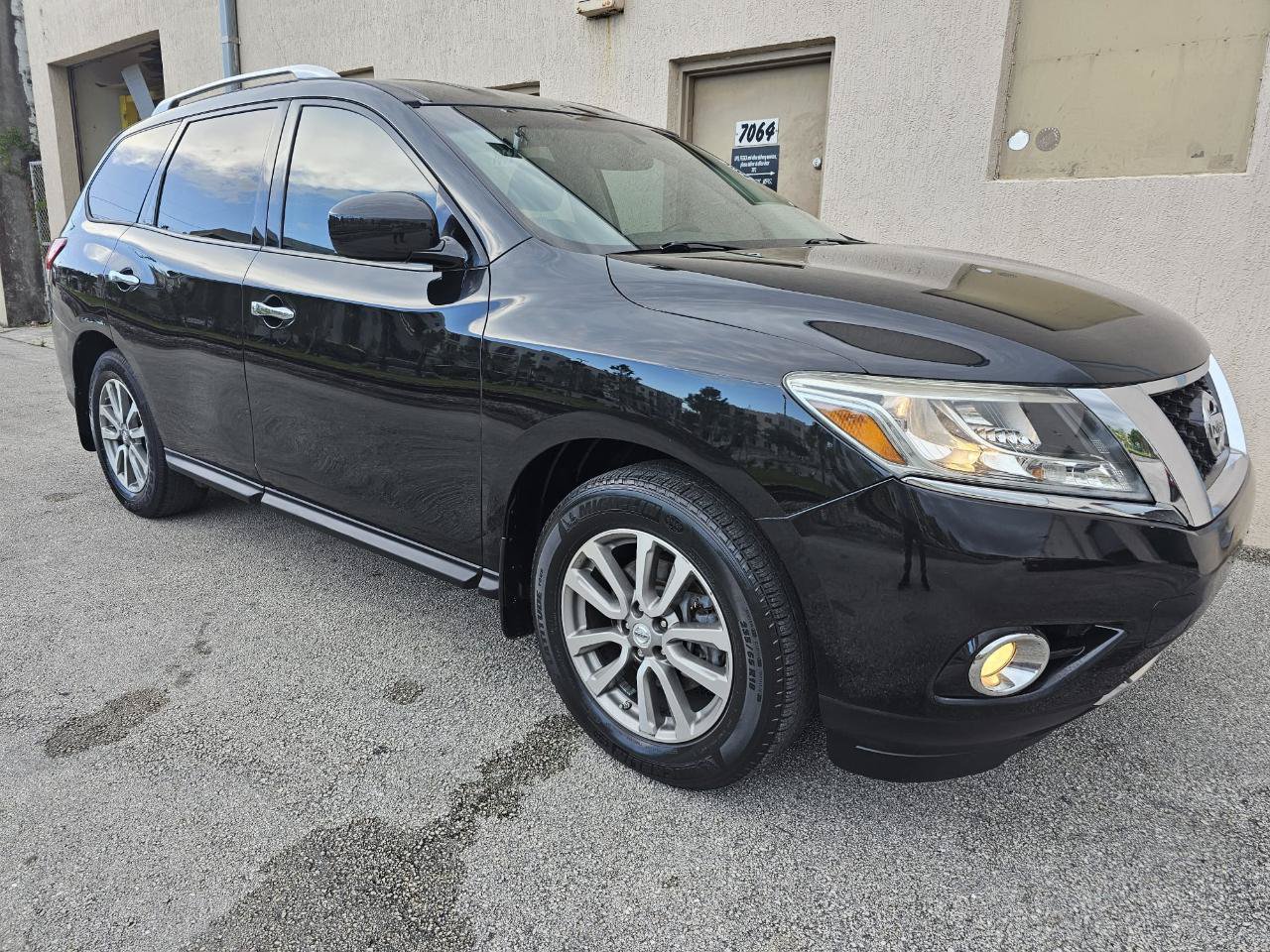 Used 2015 Nissan Pathfinder SV FWD image 4