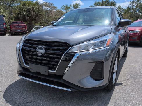 Used 2023 Nissan Kicks S FWD image 9