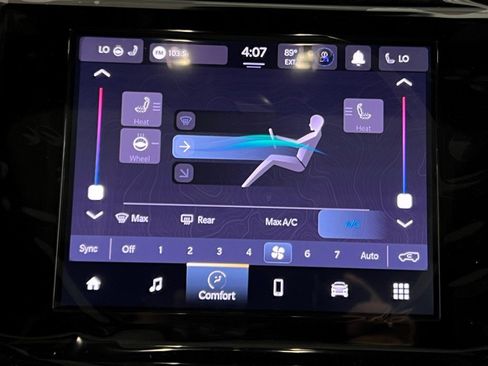 New 2025 Jeep Grand Cherokee Altitude image 21