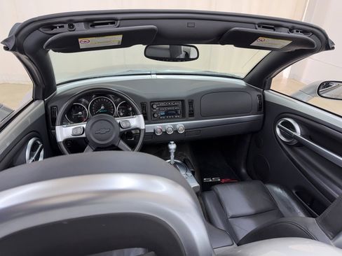 Used 2004 Chevrolet SSR w/ Preferred Equipment Group image 25
