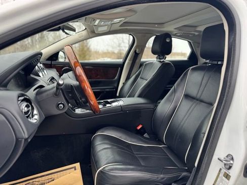 Used 2019 Jaguar XJ R-Sport image 13