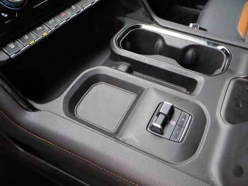 Used 2025 GMC Sierra 2500 AT4 w/ AT4 Premium Plus Package image 27