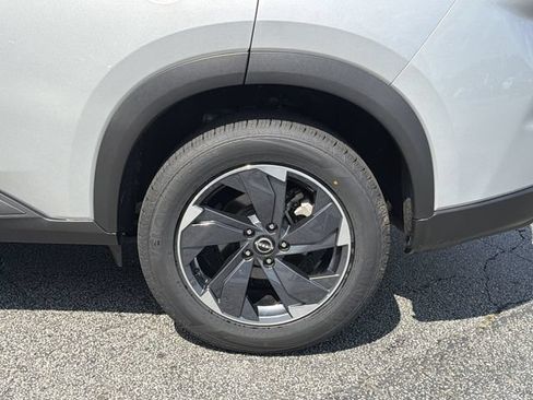 Used 2025 Nissan Rogue SV FWD image 12
