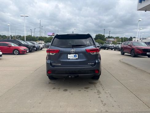 Used 2019 Toyota Highlander XLE AWD/4WD image 6