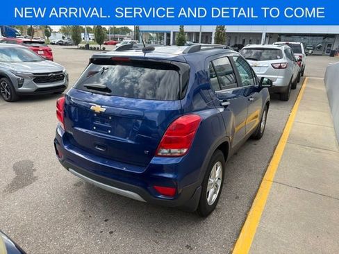 Used 2017 Chevrolet Trax LT w/ Sun & Sound Package FWD image 9