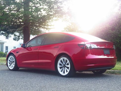 Used 2022 Tesla Model 3 Standard Range RWD image 3