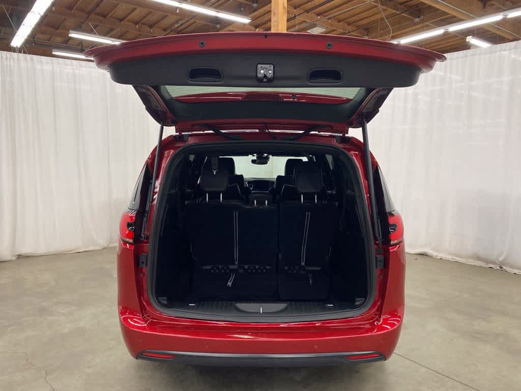 Used 2025 Chrysler Pacifica Limited FWD image 25