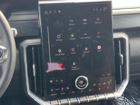 Used 2025 GMC Acadia Elevation AWD/4WD image 11