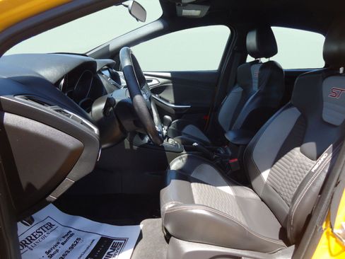 Used 2015 Ford Focus ST w/ Equipment Group 401A FWD image 23