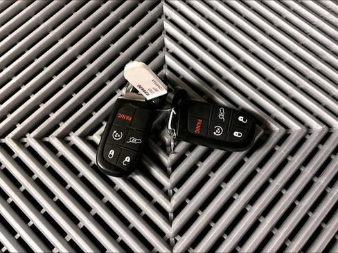 Used 2023 Jeep Compass Latitude w/ Sun and Sound Group AWD/4WD image 11