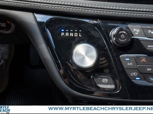 New 2025 Chrysler Pacifica Select w/ Uconnect Theater Family Group image 24