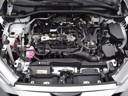 Used 2024 Toyota Corolla Cross AWD Hybrid w/ Moonroof Package image 9